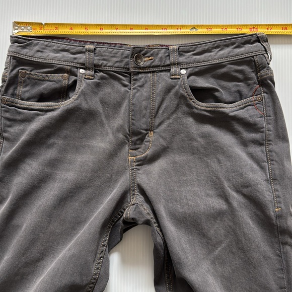 Tommy Bahama Gray straight leg Men's Jeans. Size 33 x 32 - Picture 7 of 16